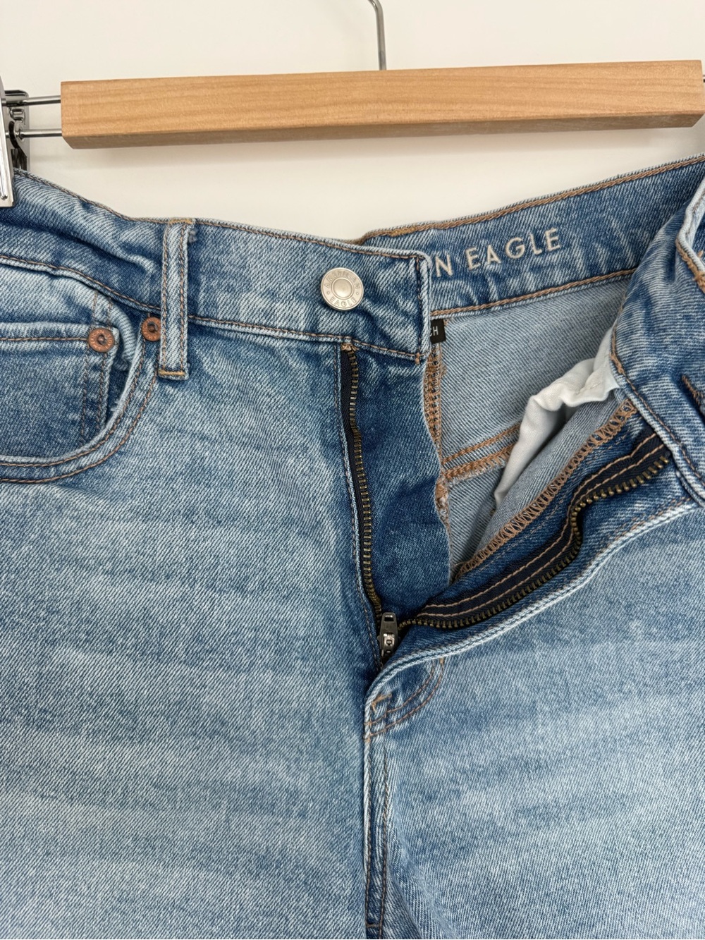 AMERICAN EAGLE | Highest Rise 90s Boyfriend Short - Size 6 - Picture 4 of 11